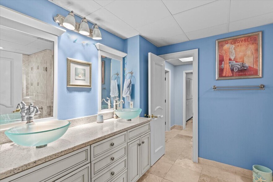 Building Photo - 200 Asphodel Dr