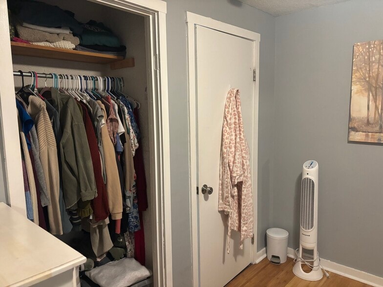 Building Photo - 522 E 3rd St