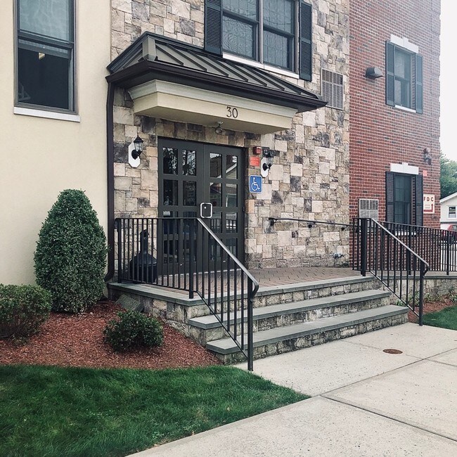 Building Photo - 30 Elm