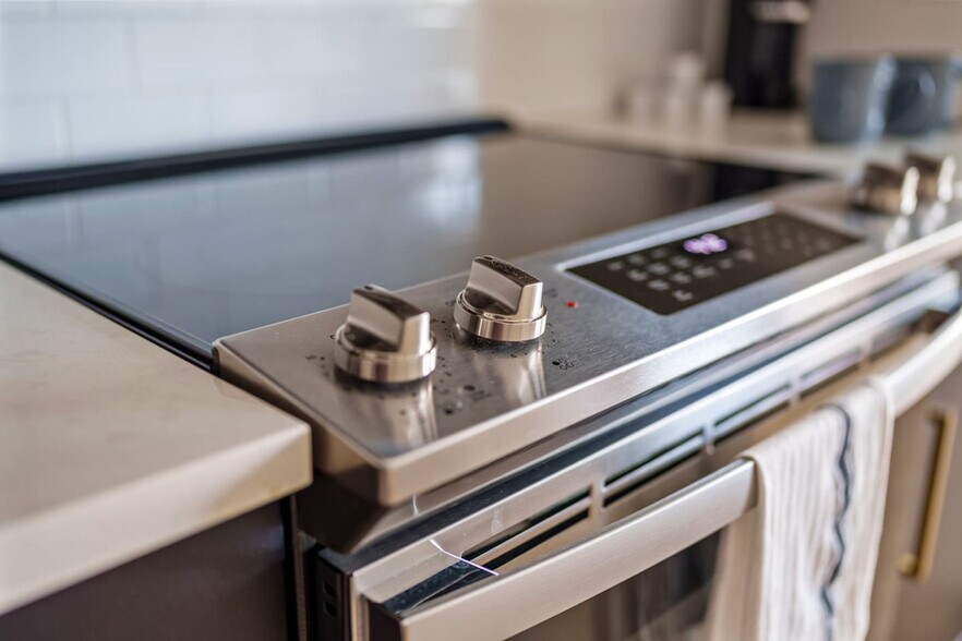 Building Photo - 2412 W Cypress St