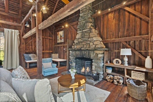 Building Photo - 200 Chestnut Ridge Rd