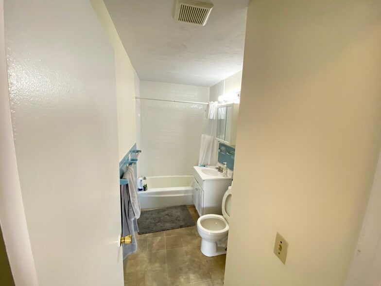 Bathroom - 95 Gardner St