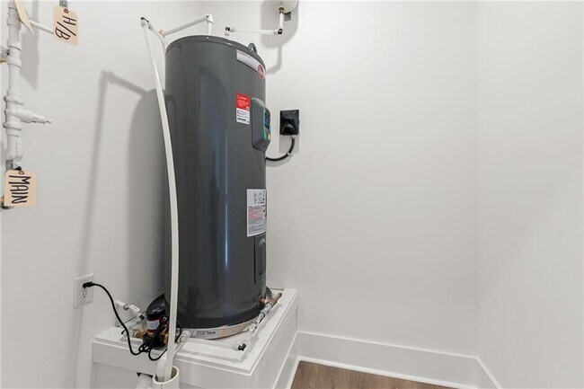 Building Photo - 3571 Overlook Rd NW