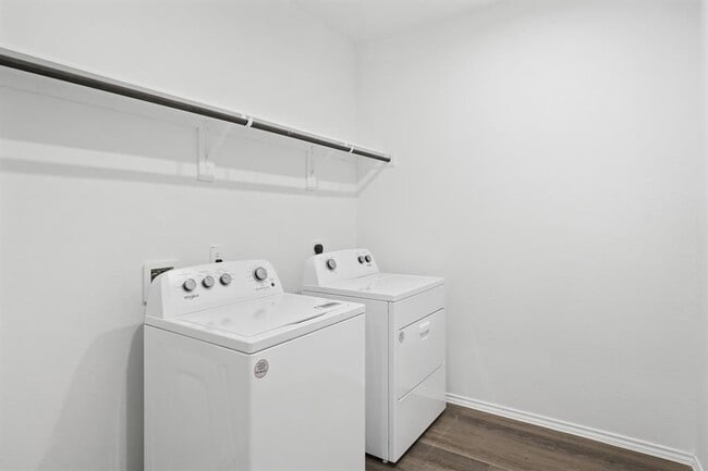 Building Photo - 4905 Blue Beetle Rdg Dr