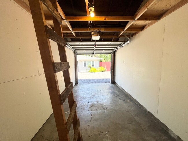 Building Photo - 1751 Parkside Dr
