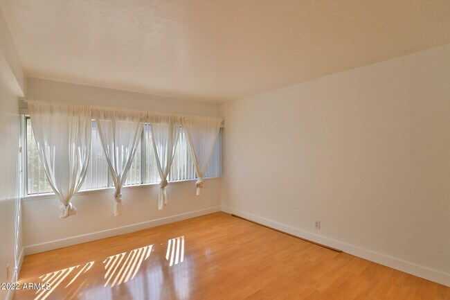 Building Photo - 351 E Thomas Rd