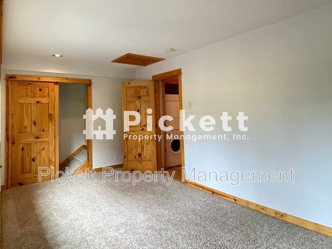 Building Photo - 4673 NW Walgren Dr
