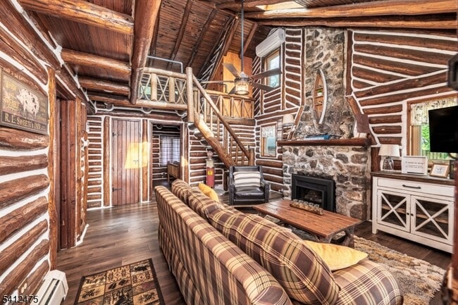 Building Photo - 121 Bearfort Rd