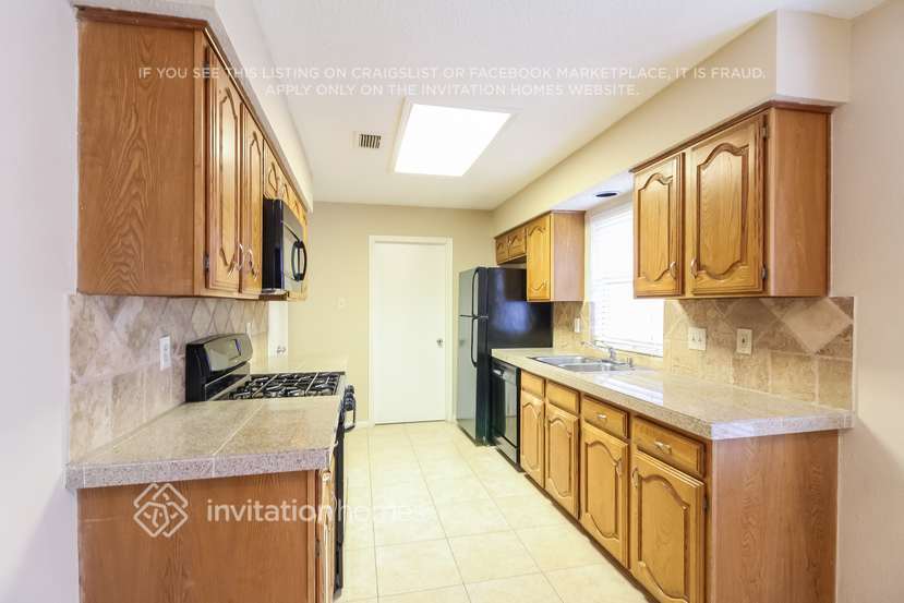 Building Photo - 301 Overland Dr