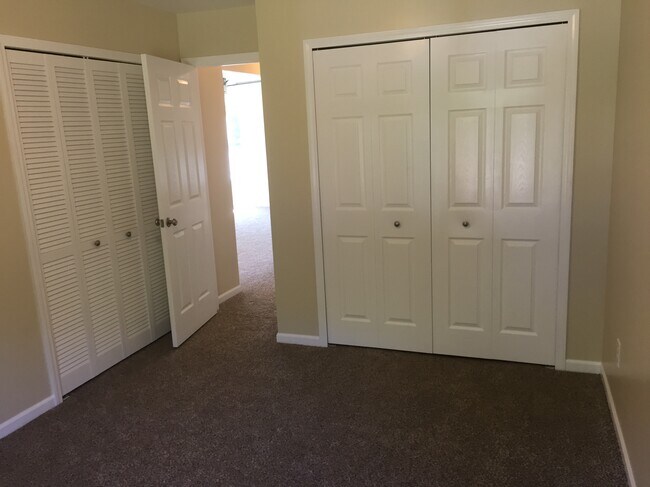 Building Photo - 10933 Hall Rd