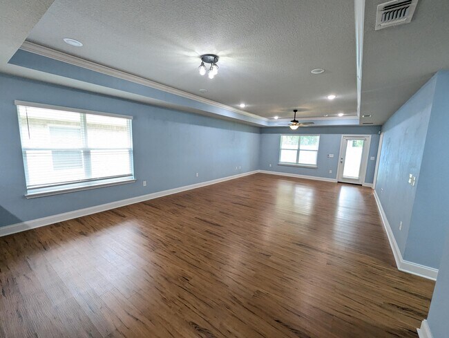 Building Photo - 2266 Paloma St