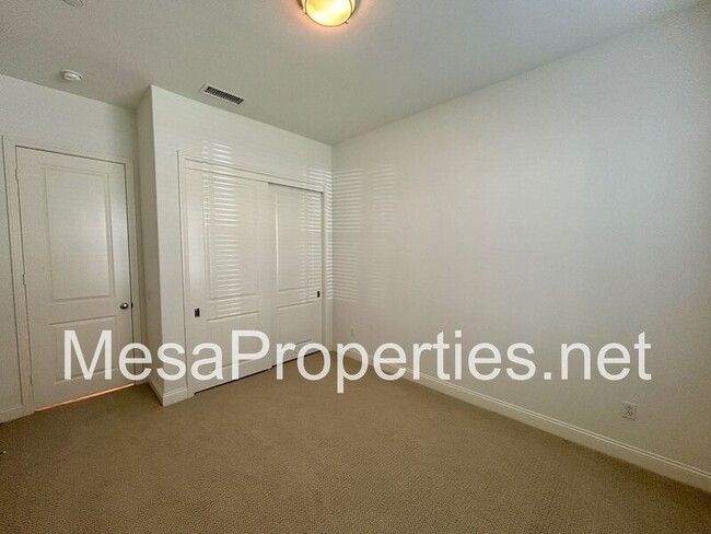 Building Photo - 10045 Goldenrod Ct