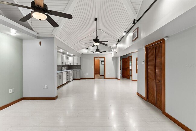 Building Photo - 10519 Bridgewood Dr