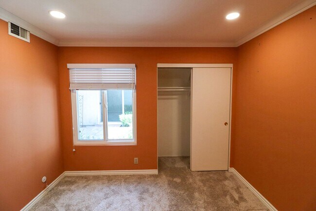 Building Photo - 1050 Pacifica Dr