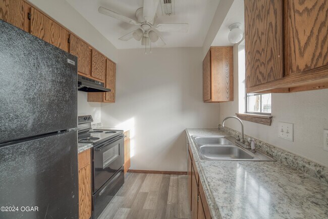 Building Photo - 913 St Louis Ave