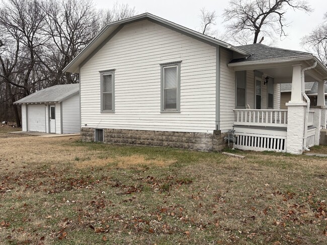 Building Photo - 1622 N Main St