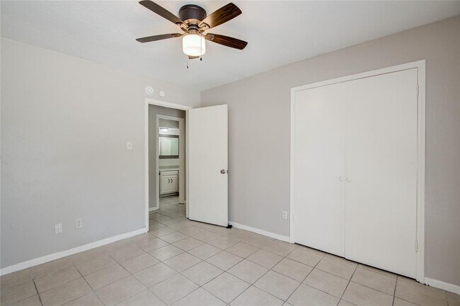 Building Photo - 25534 Pepper Ridge Ln