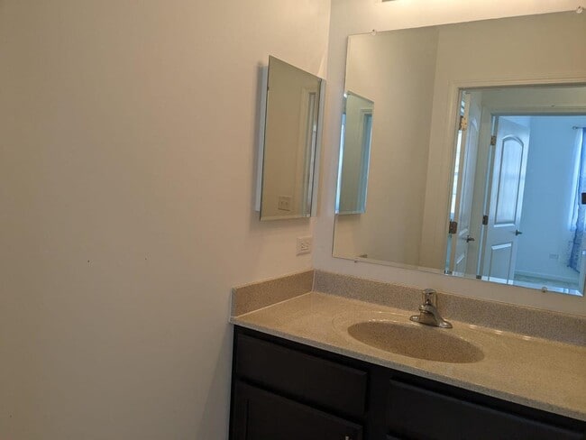 Building Photo - 2 Solara Ct