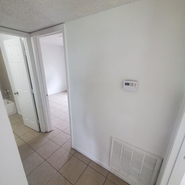 Building Photo - Ernest Dr