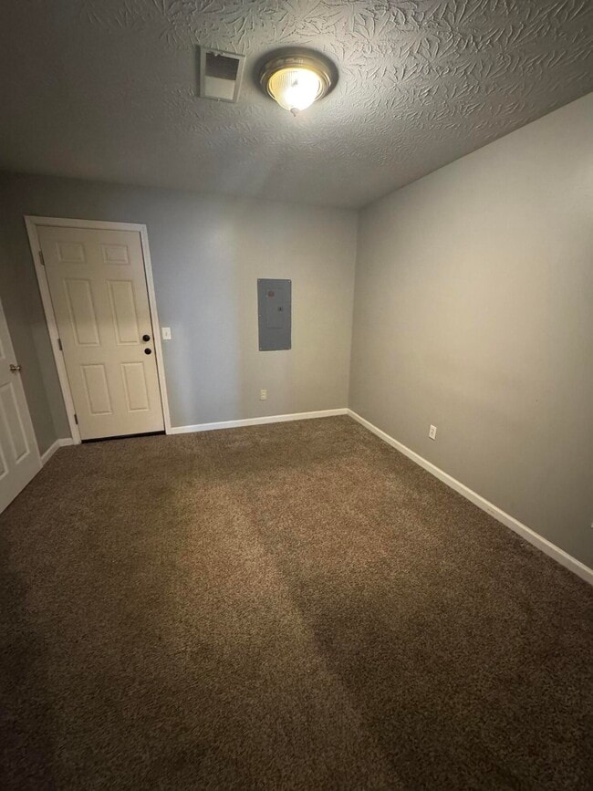 Building Photo - 228 Mousas Way