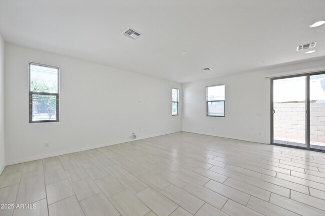 Building Photo - 4035 S 58th Ln