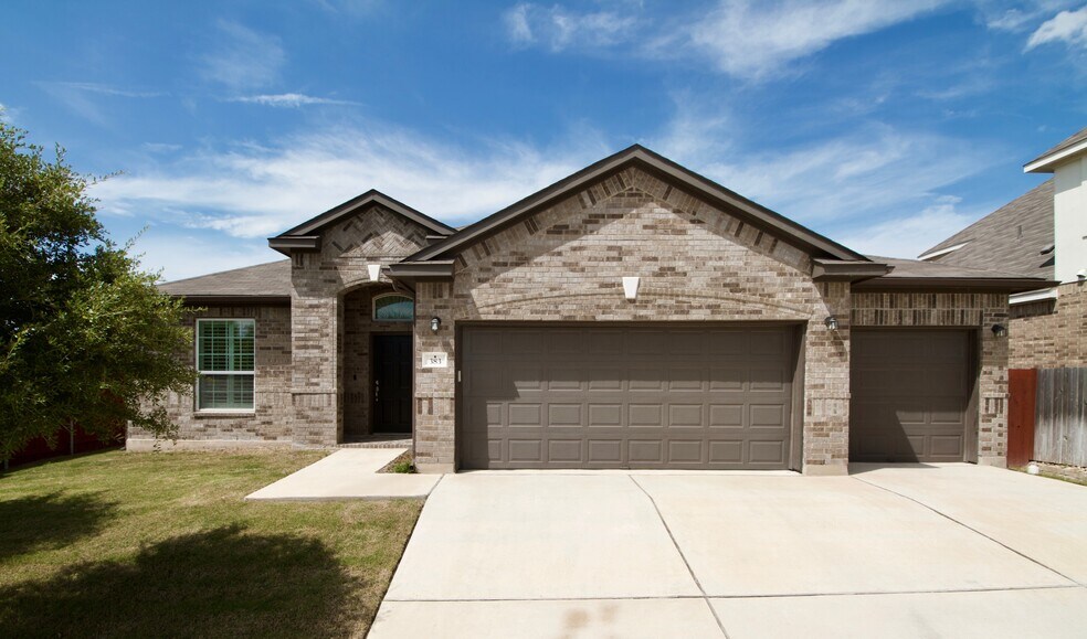 Primary Photo - 383 Leadtree Loop