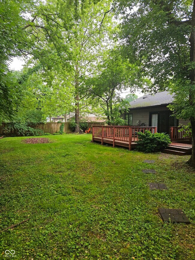 Building Photo - 945 Fox Hill Dr