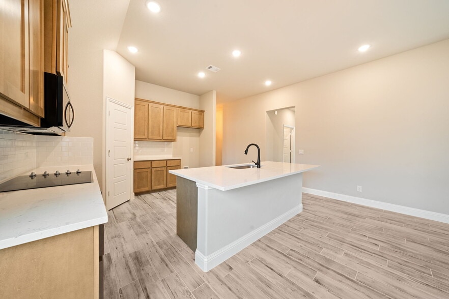 Building Photo - 612 Kyle Dr