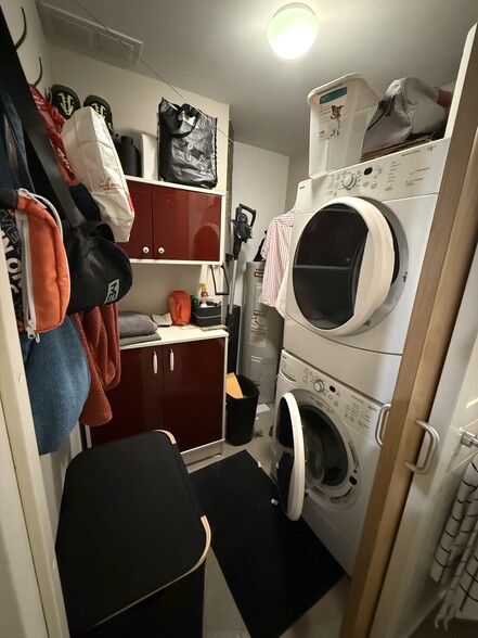 Building Photo - 718 Washington Ave N