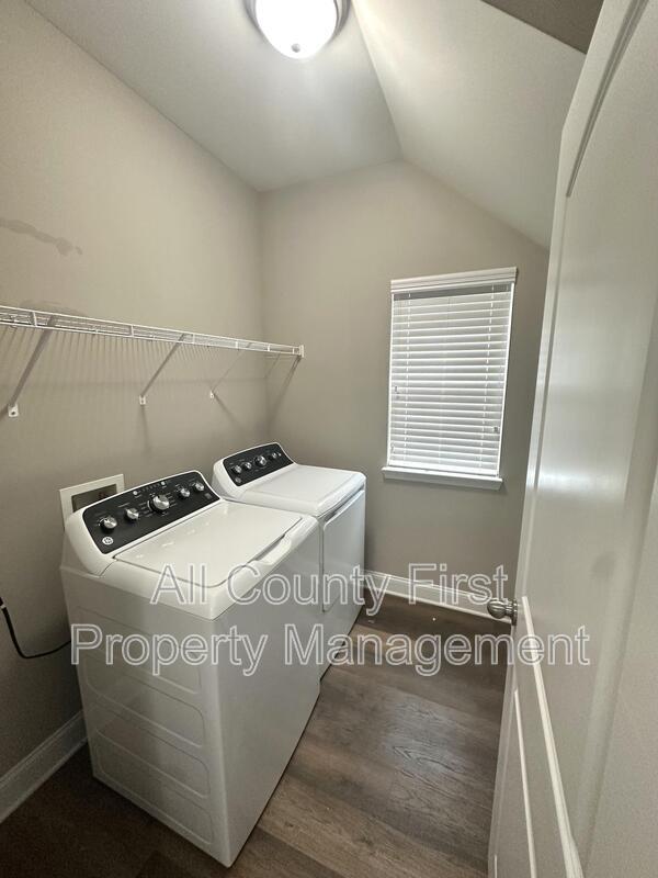 Building Photo - 553 Sprayberry Dr