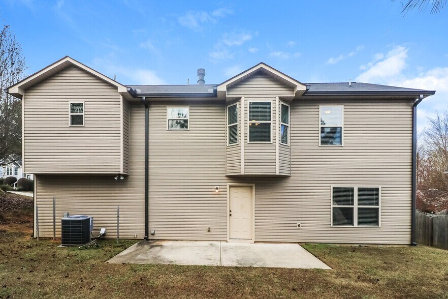 Building Photo - 913 West Ave