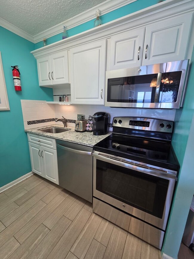 Building Photo - DOLPHIN RUN CONDOMINIUM