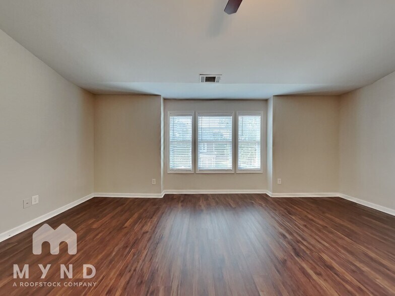 Building Photo - 5825 Sterling Ct