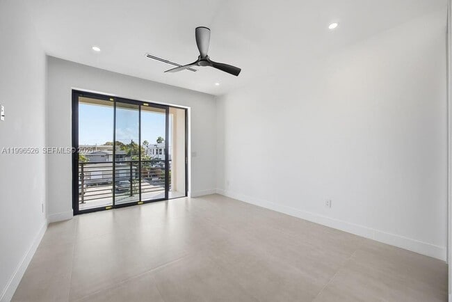 Building Photo - 1337 NE 13th Ave