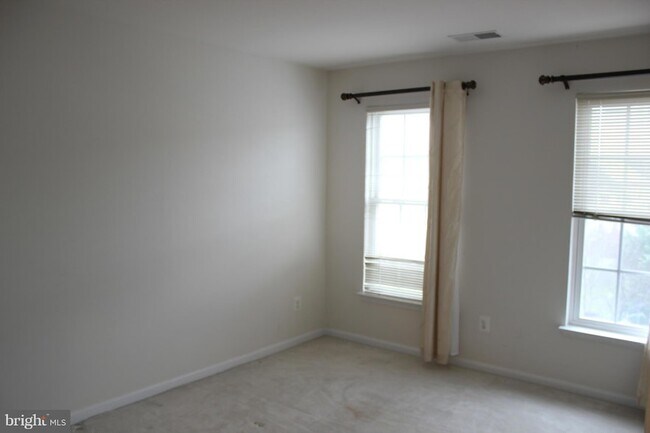 Building Photo - 24651 Kings Canyon Square