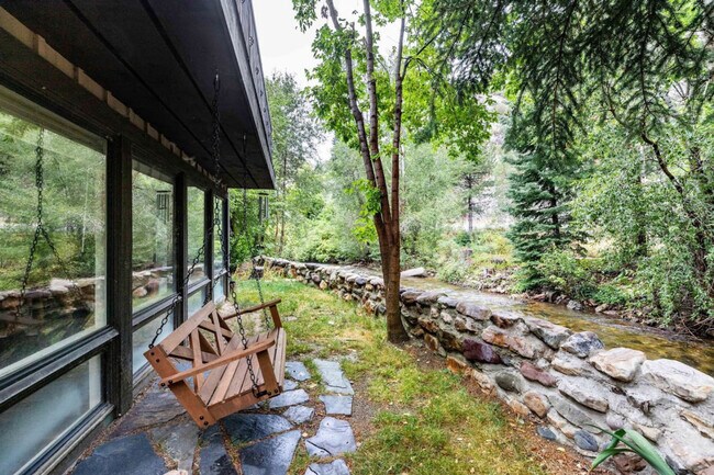Building Photo - 6805 S Maxfield Dr