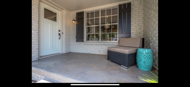 Building Photo - True 4 bed in Edmond Schools, all the mode...