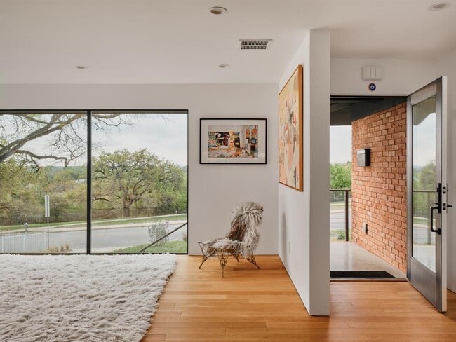 Building Photo - 4908 Balcones Dr