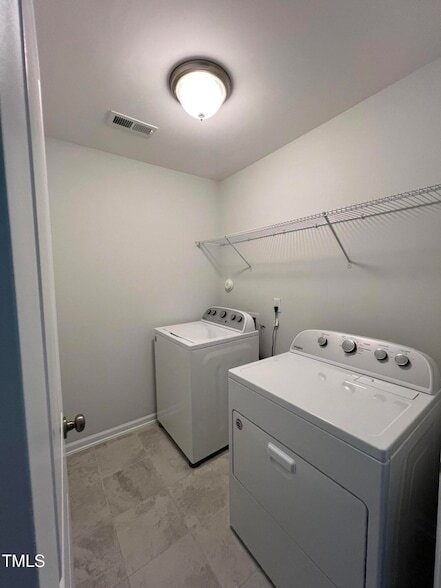 Building Photo - 1109 Little Gem Ln