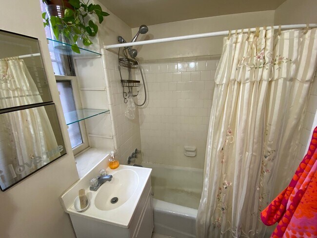 Building Photo - Have Breakfast at Tiffany's! Cozy Studio a...