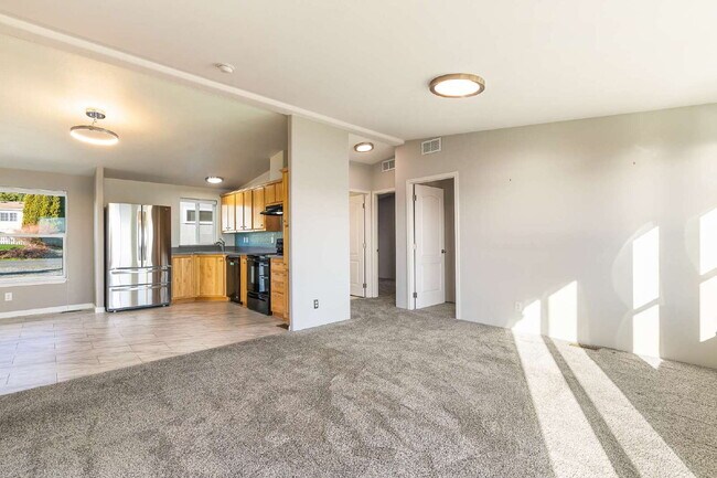 Building Photo - Breathtaking 3-Bed Beachfront Retreat with Scenic Views in Ferndale