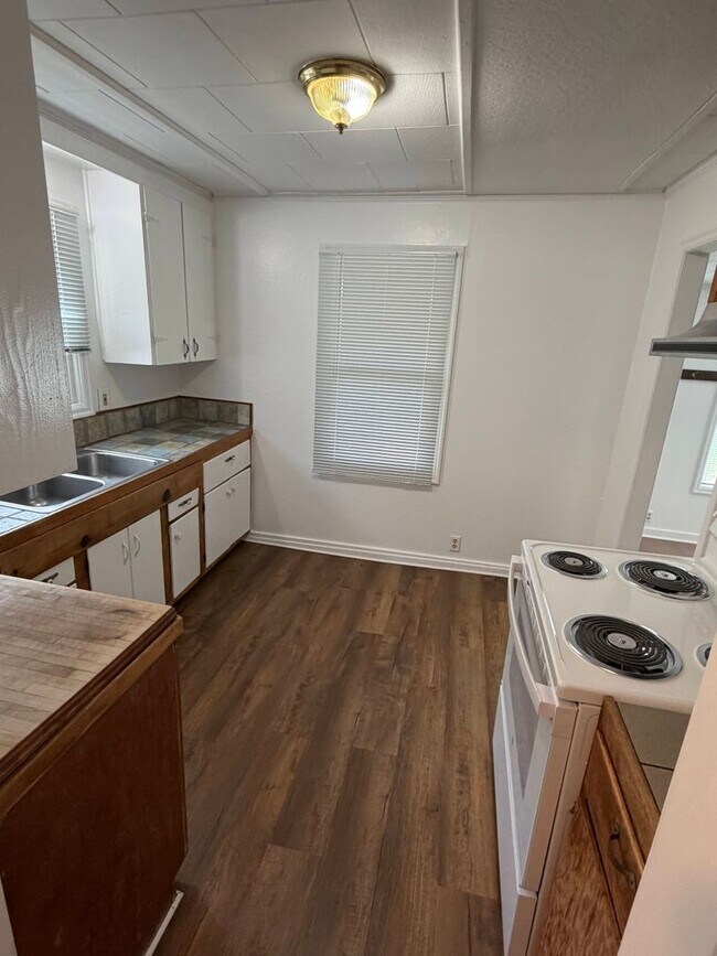 Building Photo - 2 Bedroom House in Eugene