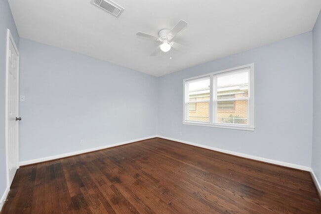 Building Photo - 6214 Diamond Ct