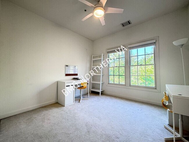 Building Photo - 43003 Golf View Dr