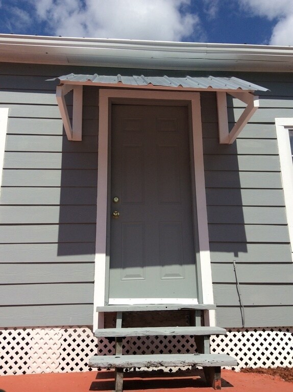 Building Photo - MOVE IN SPECIAL- Cozy 2 Bed/ 1 Bath Home in Saint Cloud