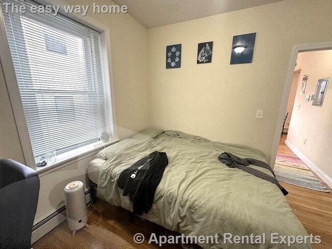 Building Photo - 1056 Cambridge St