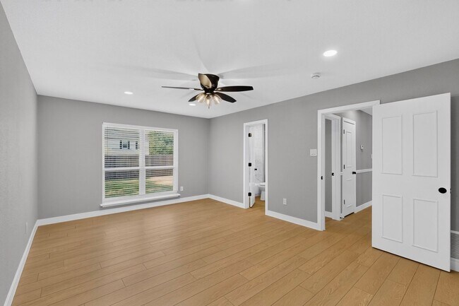 Building Photo - 1600 Crimson Ct