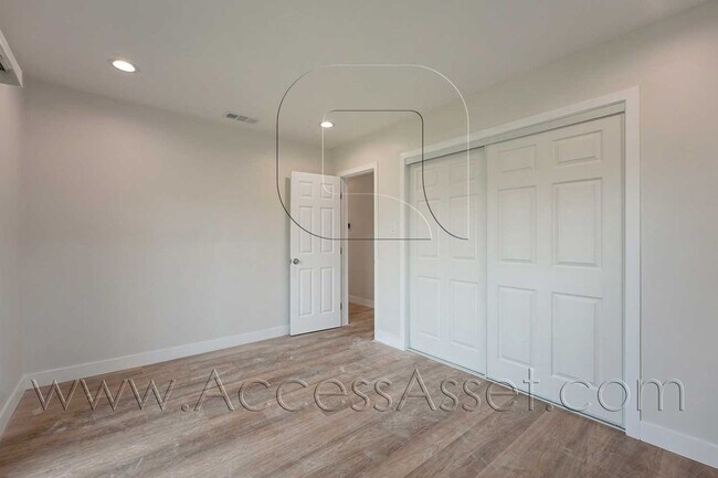 Building Photo - Spacious 4 Bed/2 Bath Home With EV Charger In Torrance!