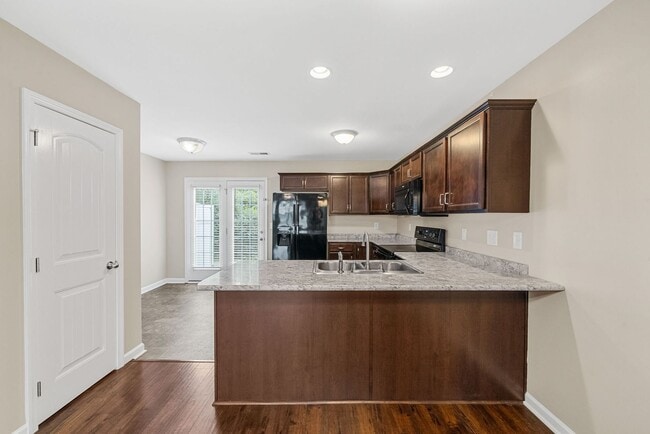 Building Photo - Two Bedroom in Governor's Crossing!
