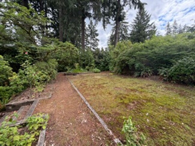 Building Photo - Charming, Spacious, Updated Home in Lake Oswego!